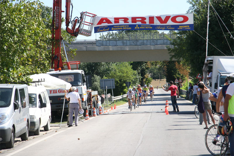 gal/2009/06 - GF della Valdarbia/arrivo_medio/IMG_7888-01.jpg